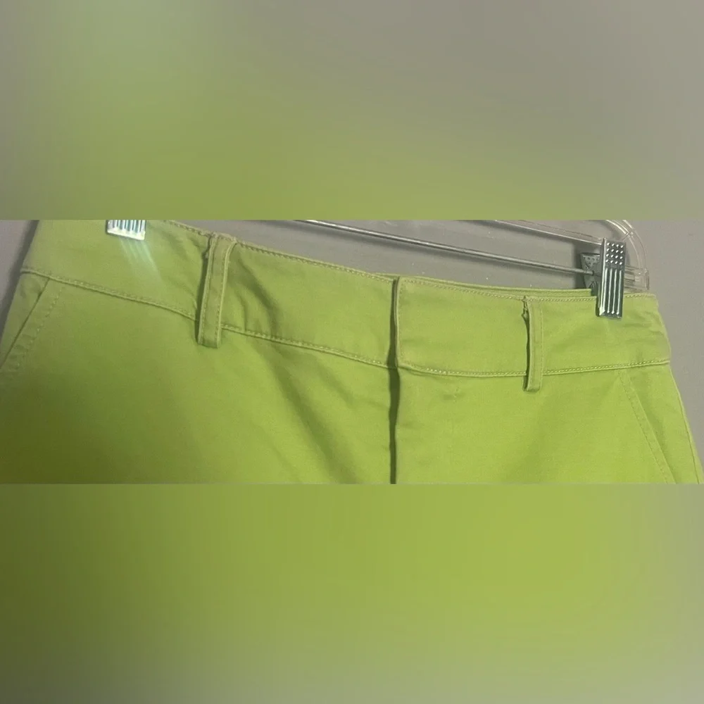 Women’s Green Cropped Pants NWOT - Picture 3 of 6